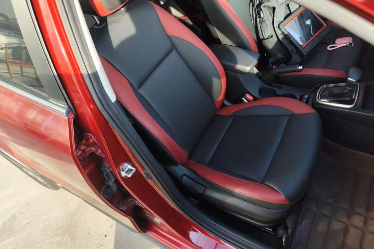 Used Kia KX Cross 2017 1.4L AT GLS Right Front Seat