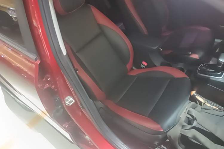 Used Kia KX Cross 2017 1.4L AT GLS Right Front Seat
