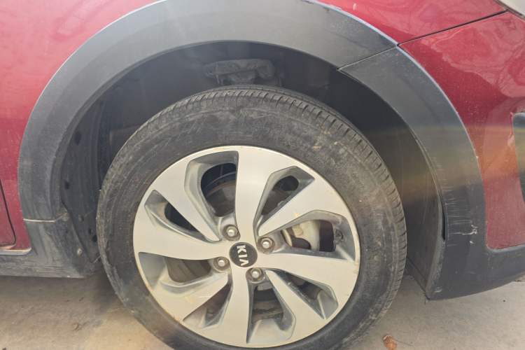 Used Kia KX Cross 2017 1.4L AT GLS Right Front Wheel Hub