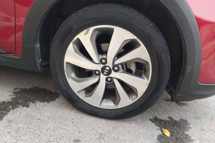 Used Kia KX Cross 2017 1.4L AT GLS Right Front Wheel Hub
