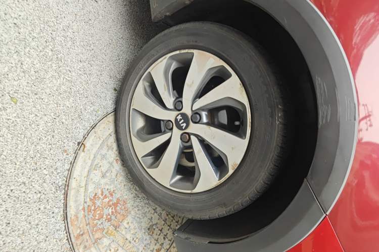 Used Kia KX Cross 2017 1.4L AT GLS Right Front Wheel Hub