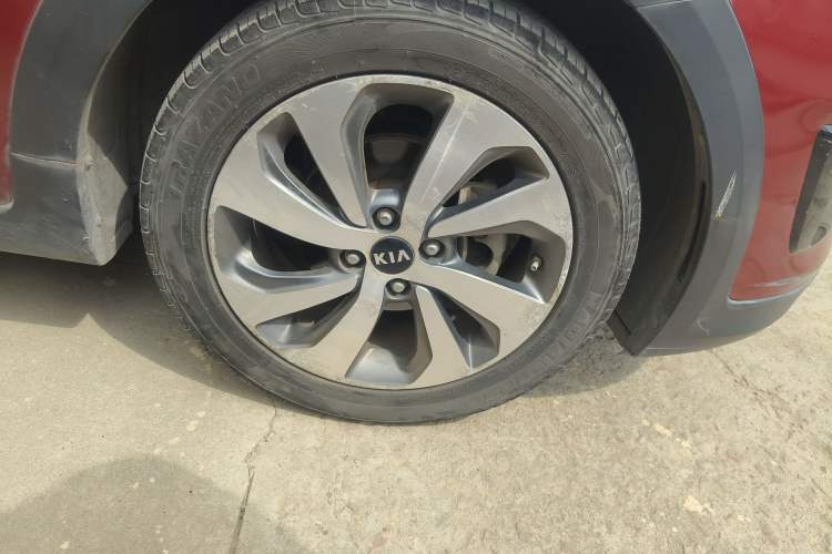 Used Kia KX Cross 2017 1.4L AT GLS Right Front Wheel Hub