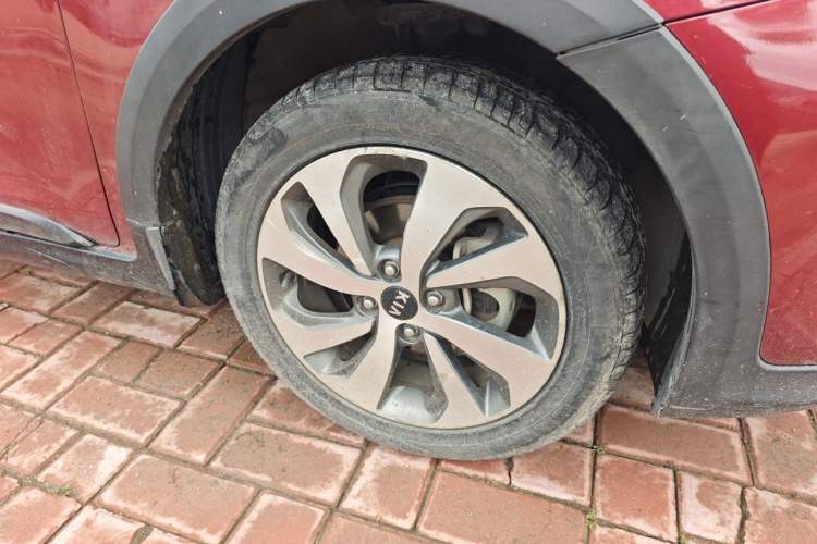 Used Kia KX Cross 2017 1.4L AT GLS Right Front Wheel Hub