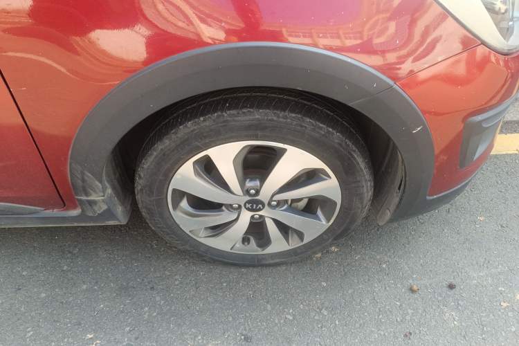 Used Kia KX Cross 2017 1.4L AT GLS Right Front Wheel Hub