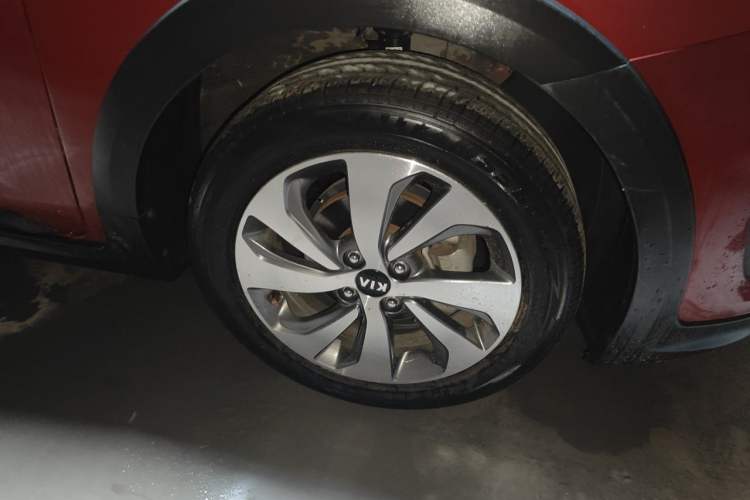 Used Kia KX Cross 2017 1.4L AT GLS Right Front Wheel Hub
