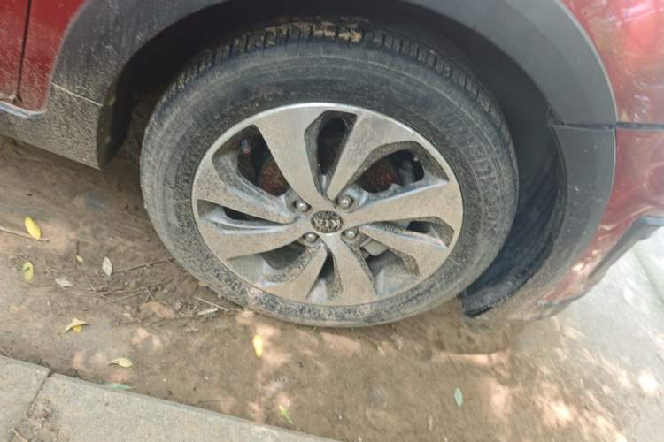 Used Kia KX Cross 2017 1.4L AT GLS Right Front Wheel Hub