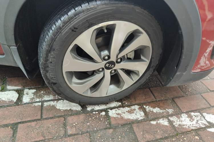 Used Kia KX Cross 2017 1.4L AT GLS Right Front Wheel Hub