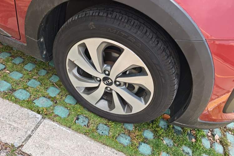 Used Kia KX Cross 2017 1.4L AT GLS Right Front Wheel Hub