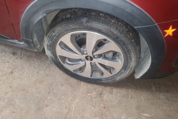 Used Kia KX Cross 2017 1.4L AT GLS Right Front Wheel Hub