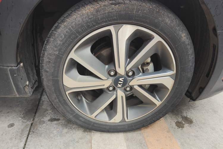 Used Kia KX Cross 2017 1.4L AT GLS Right Front Wheel Hub