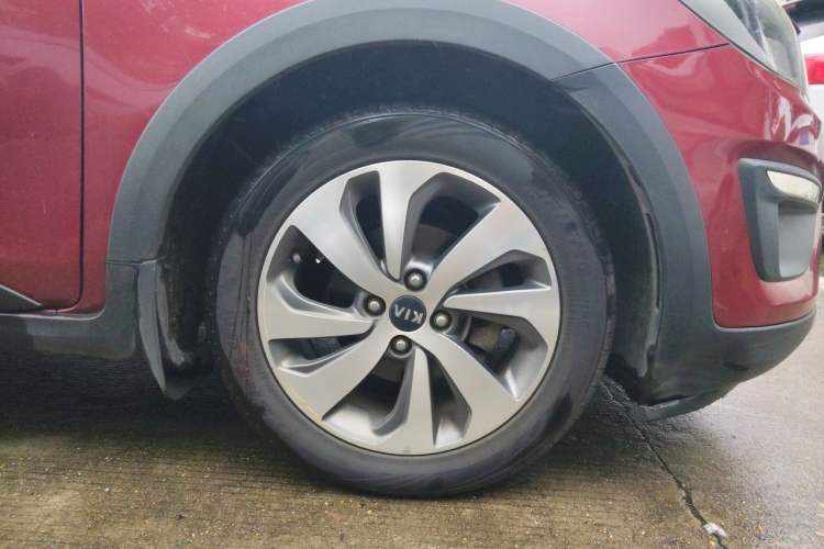 Used Kia KX Cross 2017 1.4L AT GLS Right Front Wheel Hub
