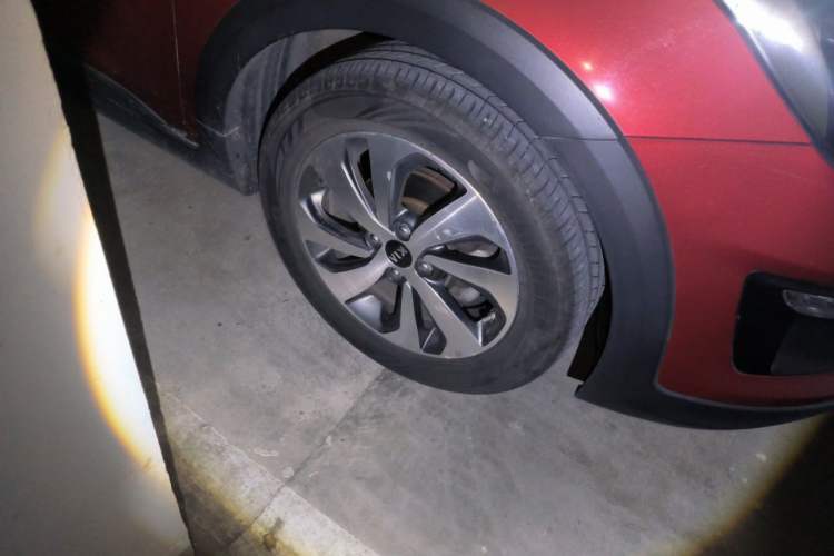Used Kia KX Cross 2017 1.4L AT GLS Right Front Wheel Hub