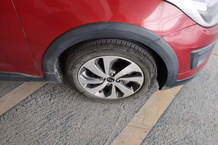 Used Kia KX Cross 2017 1.4L AT GLS Right Front Wheel Hub