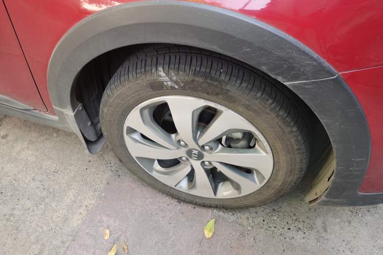 Used Kia KX Cross 2017 1.4L AT GLS Right Front Wheel Hub