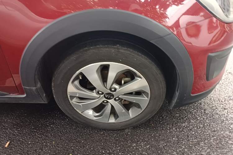 Used Kia KX Cross 2017 1.4L AT GLS Right Front Wheel Hub