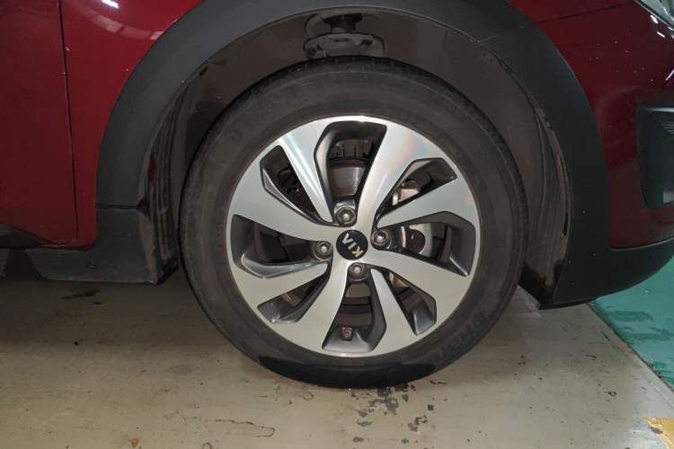 Used Kia KX Cross 2017 1.4L AT GLS Right Front Wheel Hub