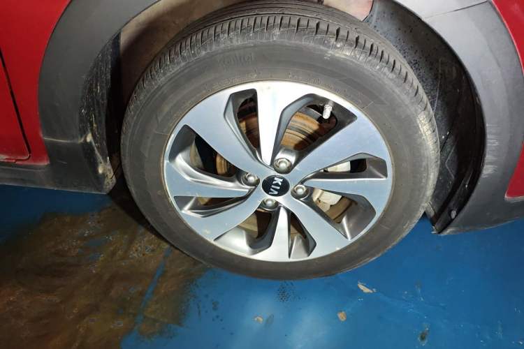 Used Kia KX Cross 2017 1.4L AT GLS Right Front Wheel Hub
