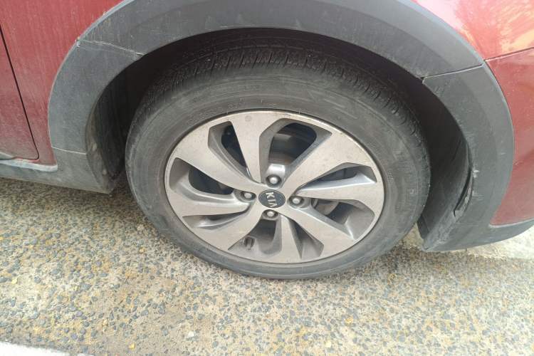 Used Kia KX Cross 2017 1.4L AT GLS Right Front Wheel Hub