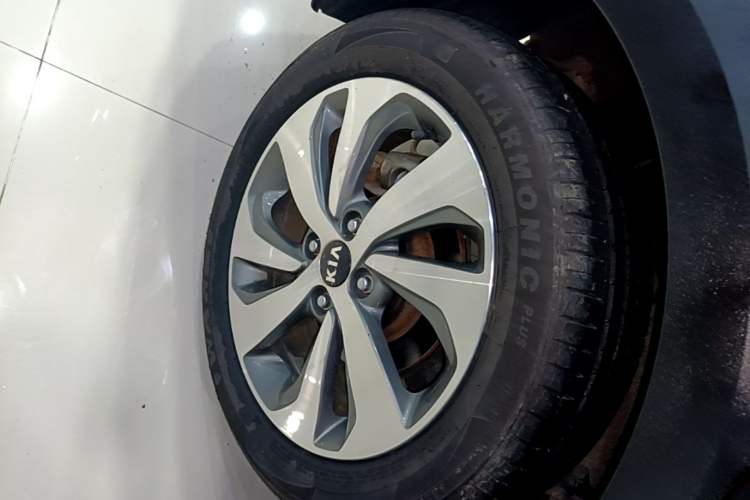 Used Kia KX Cross 2017 1.4L AT GLS Right Rear Wheel Hub