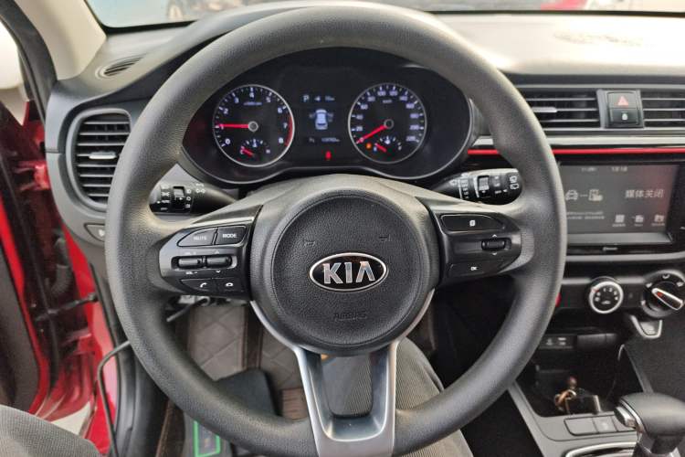 Used Kia KX Cross 2017 1.4L AT GLS Steering Wheel