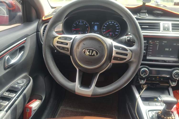 Used Kia KX Cross 2017 1.4L AT GLS Steering Wheel