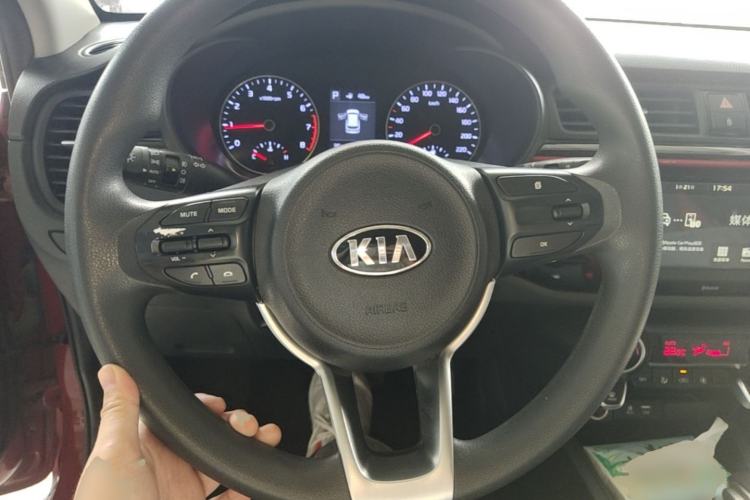 Used Kia KX Cross 2017 1.4L AT GLS Steering Wheel