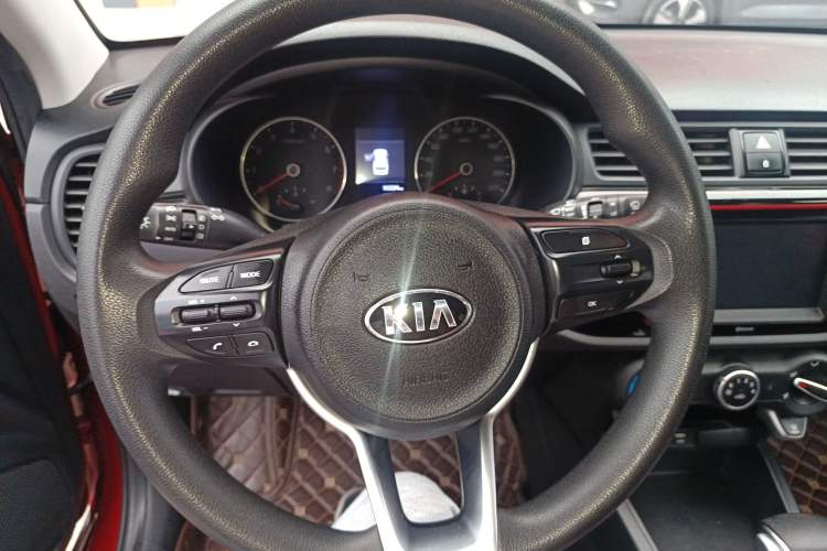 Used Kia KX Cross 2017 1.4L AT GLS Steering Wheel