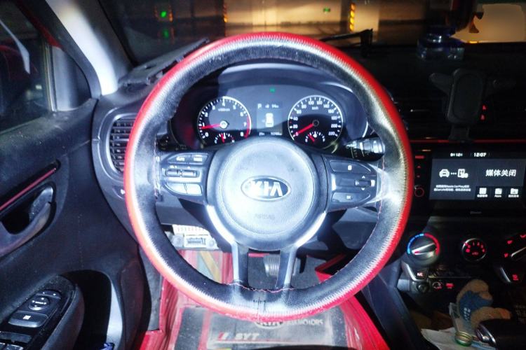 Used Kia KX Cross 2017 1.4L AT GLS Steering Wheel