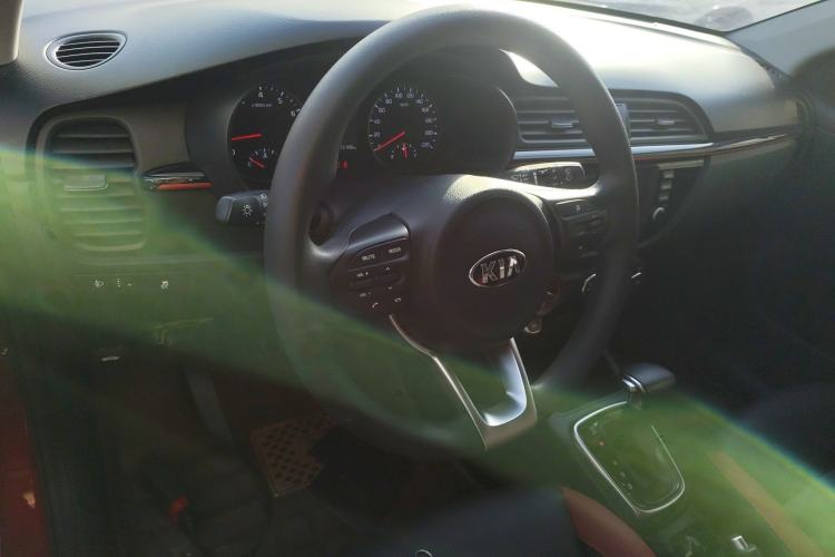 Used Kia KX Cross 2017 1.4L AT GLS Steering Wheel