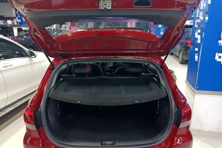 Used Kia KX Cross 2017 1.4L AT GLS Trunk