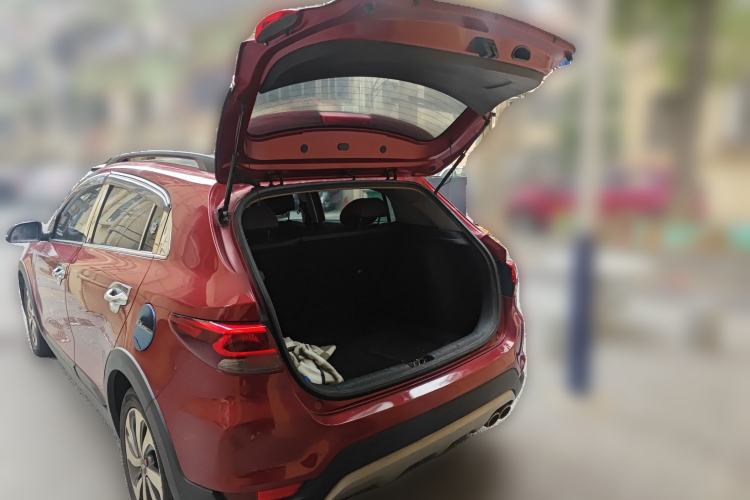 Used Kia KX Cross 2017 1.4L AT GLS Trunk
