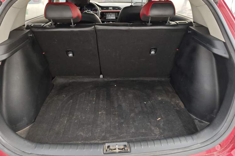 Used Kia KX Cross 2017 1.4L AT GLS Trunk