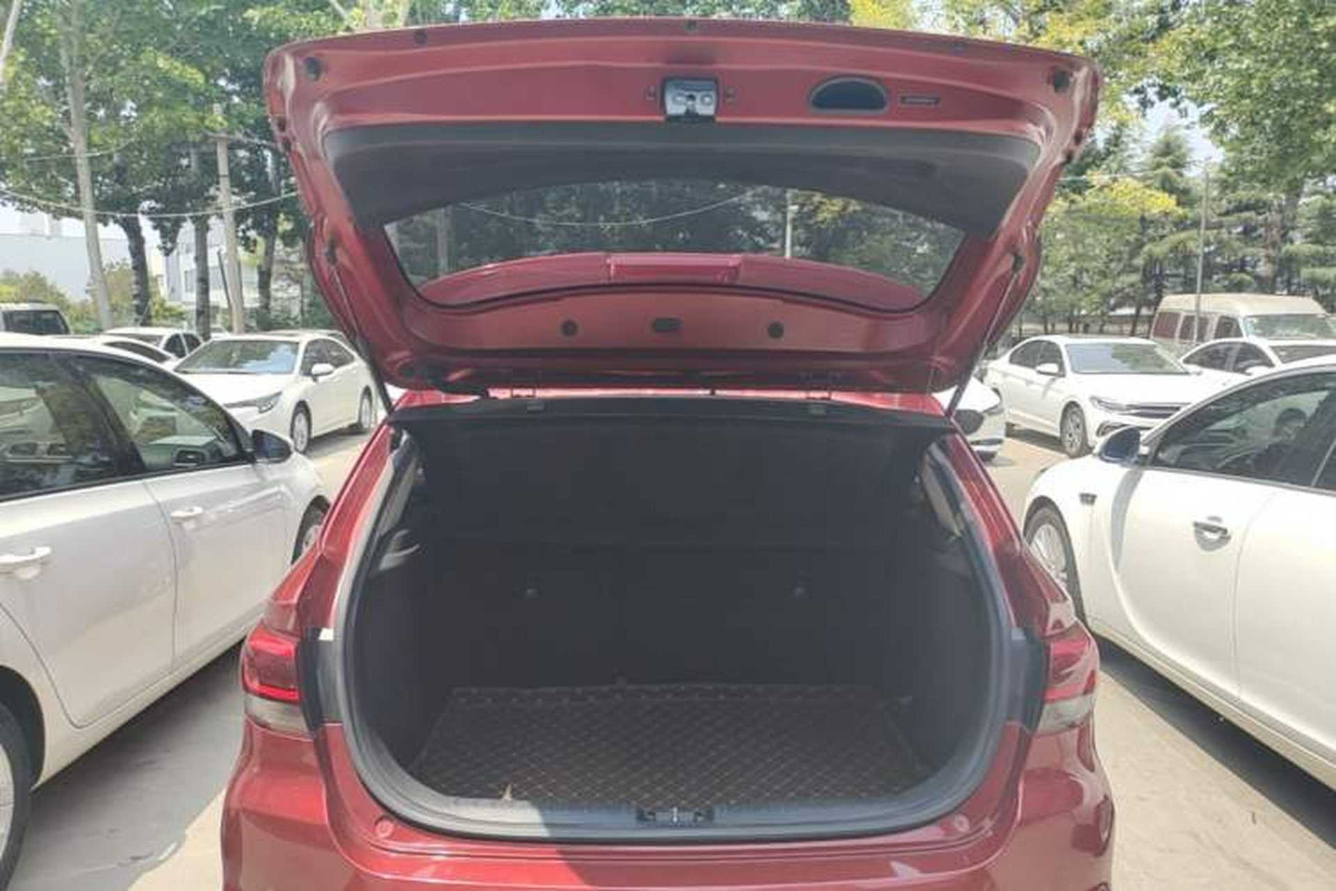 Used Kia KX Cross 2017 1.4L AT GLS Trunk