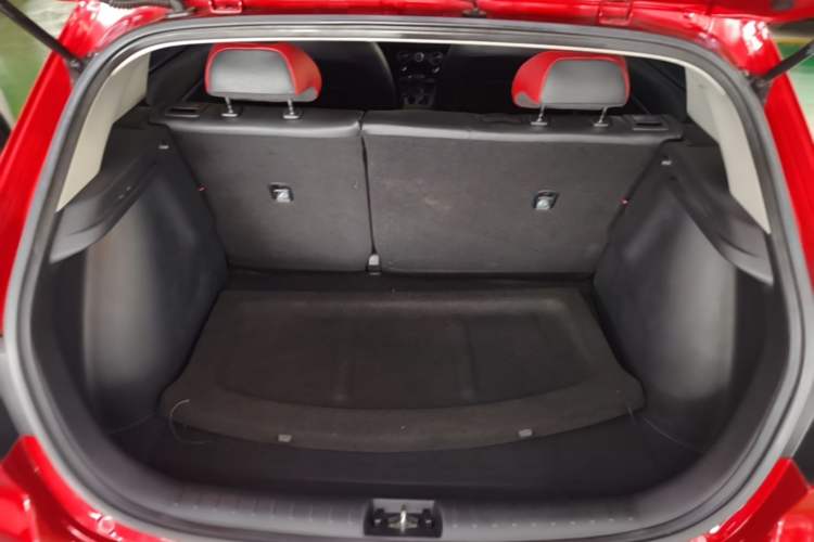 Used Kia KX Cross 2017 1.4L AT GLS Trunk