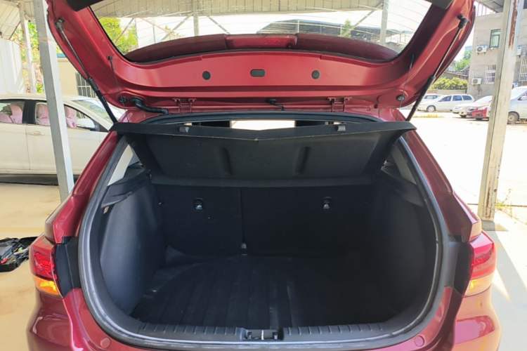 Used Kia KX Cross 2017 1.4L AT GLS Trunk