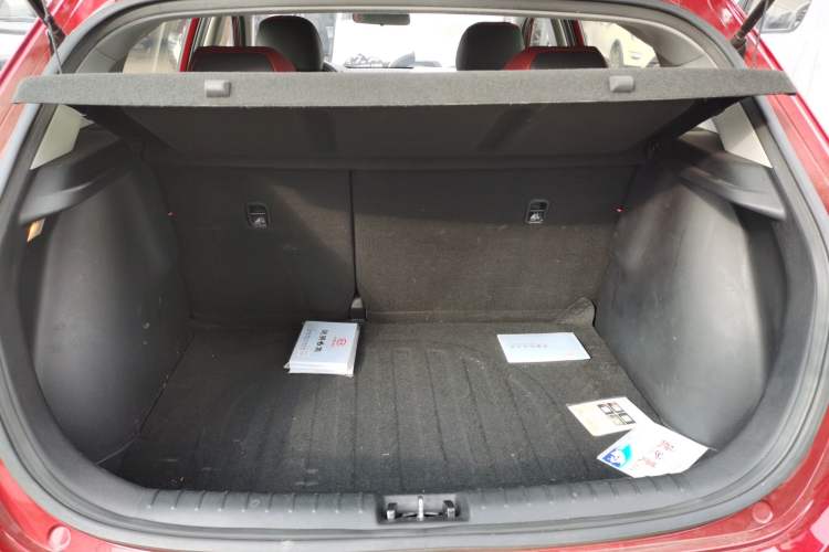 Used Kia KX Cross 2017 1.4L AT GLS Trunk