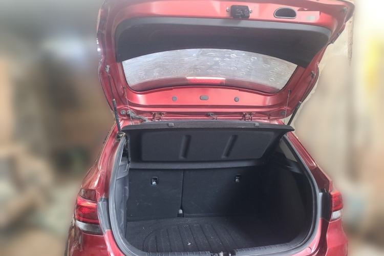 Used Kia KX Cross 2017 1.4L AT GLS Trunk