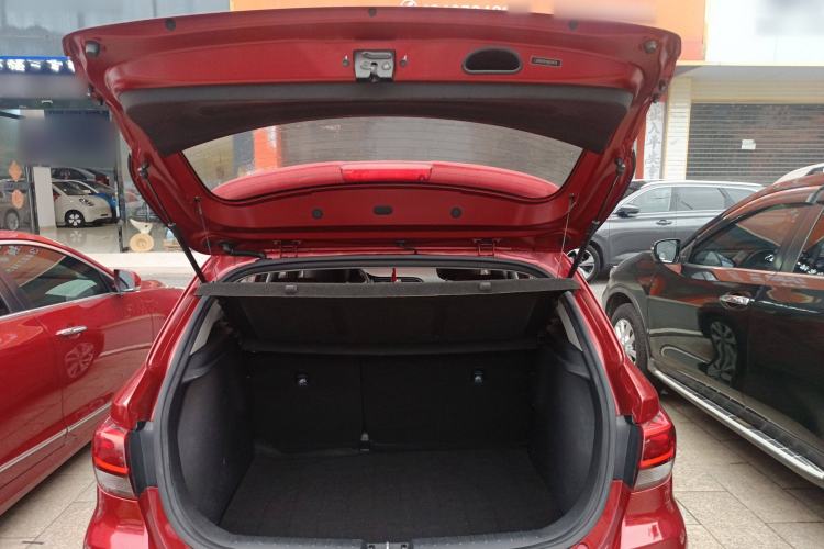 Used Kia KX Cross 2017 1.4L AT GLS Trunk