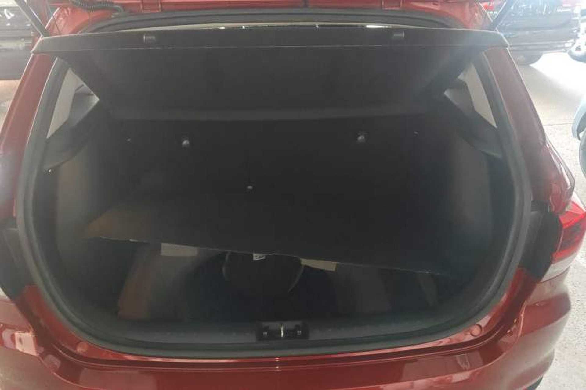 Used Kia KX Cross 2017 1.4L AT GLS Trunk