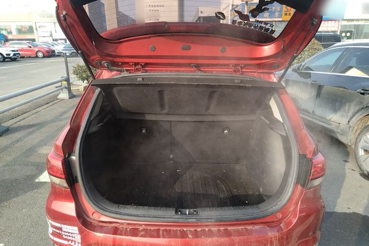 Used Kia KX Cross 2017 1.4L AT GLS Trunk