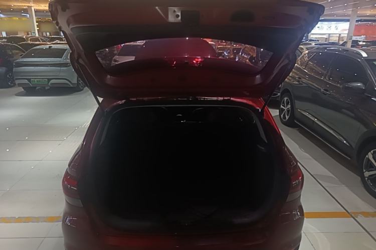 Used Kia KX Cross 2017 1.4L AT GLS Trunk