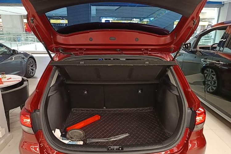 Used Kia KX Cross 2017 1.4L AT GLS Trunk
