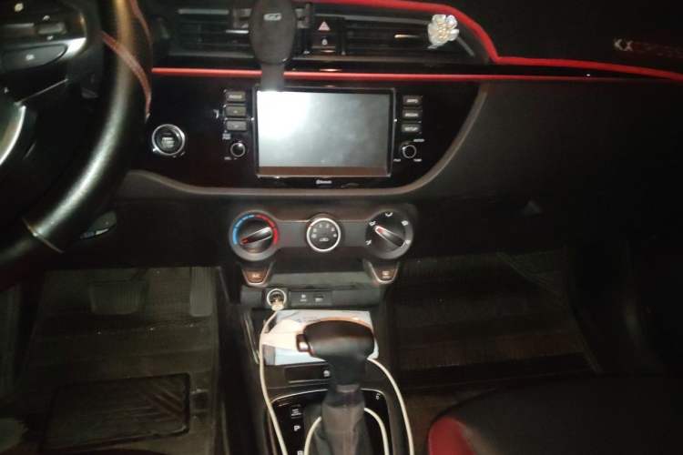 Used Kia KX Cross 2017 1.4L AT GLS Audio And AC Panel