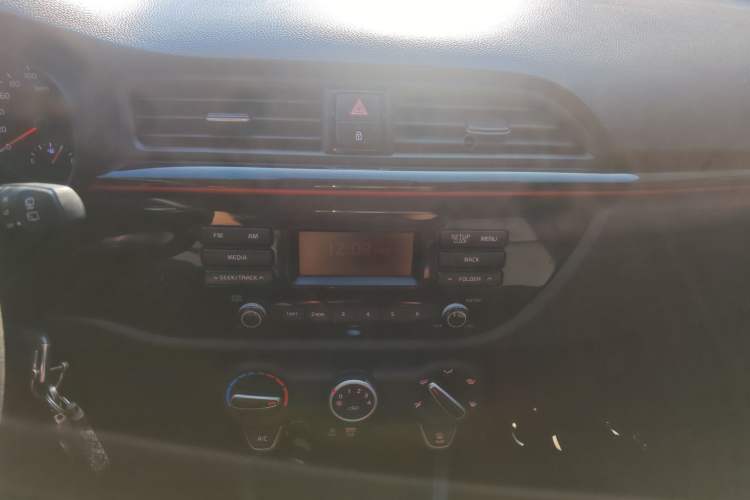 Used Kia KX Cross 2017 1.4L MT GLS Audio And AC Panel