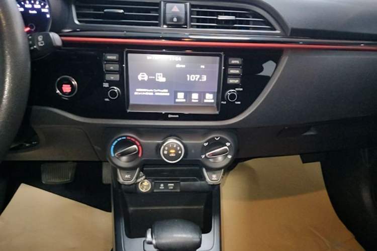 Used Kia KX Cross 2017 1.4L AT GLS Audio And AC Panel
