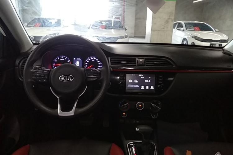 Used Kia KX Cross 2017 1.4L AT GLS Center Console