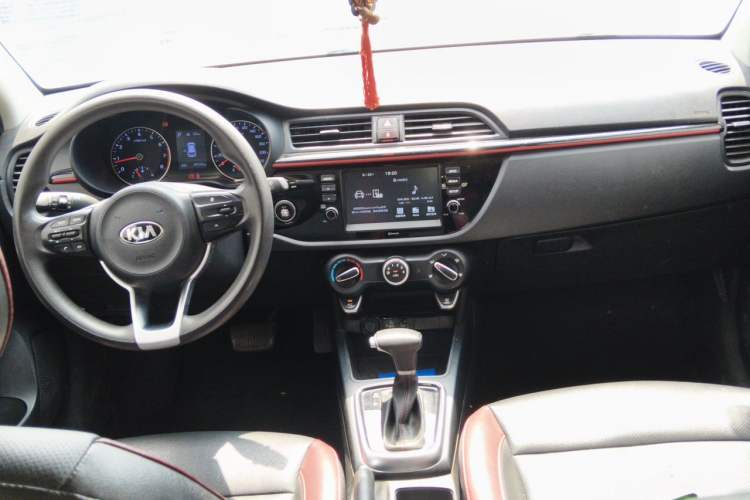 Used Kia KX Cross 2017 1.4L AT GLS Center Console