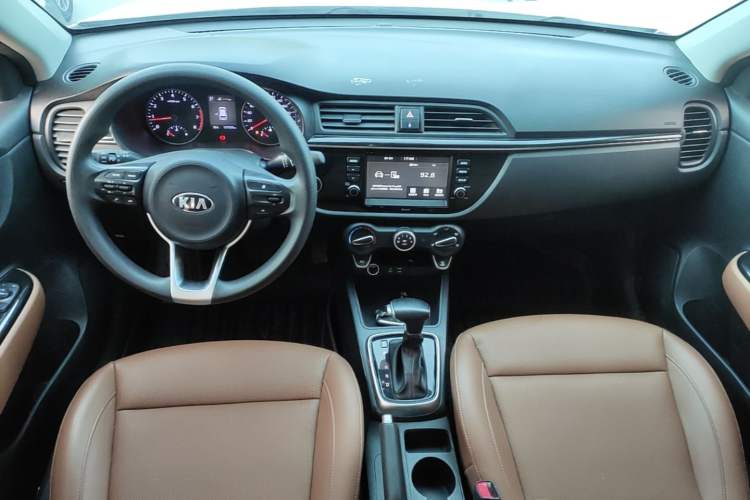 Used Kia KX Cross 2017 1.4L AT GLS Center Console