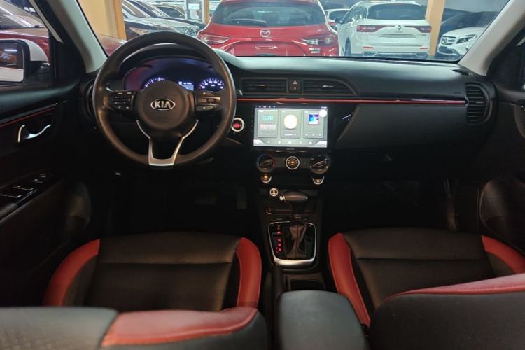 Used Kia KX Cross 2017 1.4L AT GLS Center Console