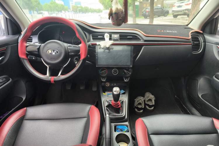 Used Kia KX Cross 2017 1.4L MT GLS Center Console